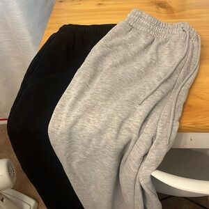 2 Large Sweatpants😍